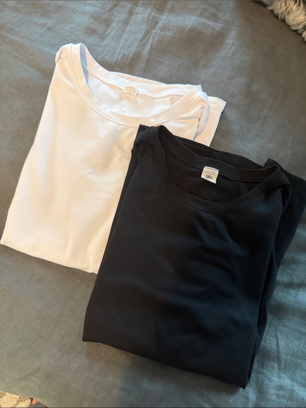 [alo] Alosoft Finesse Tee - White and Black